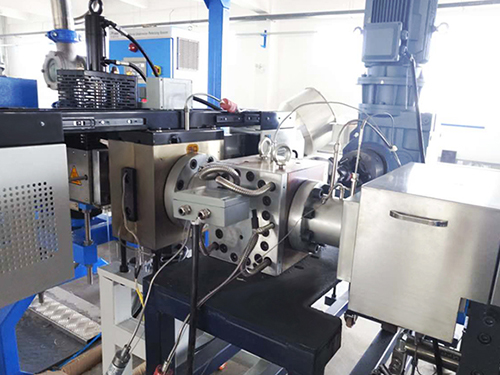 melt pump in extruder
