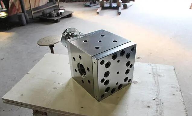 polymer melt pump