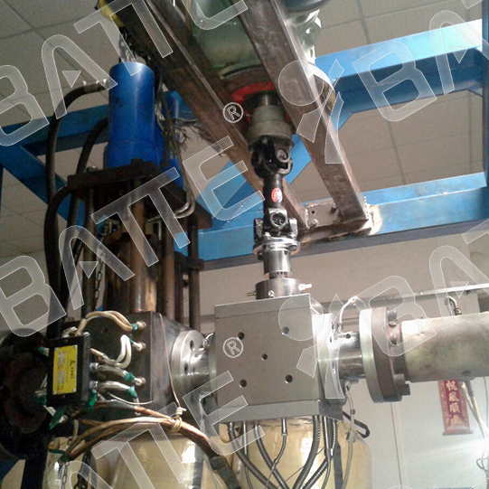 PC plate extruder melt pump