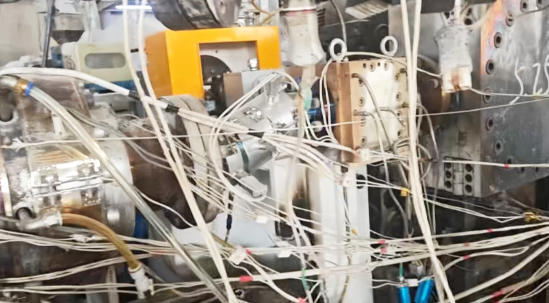 double shaft melt pump in HDPE pipeline line