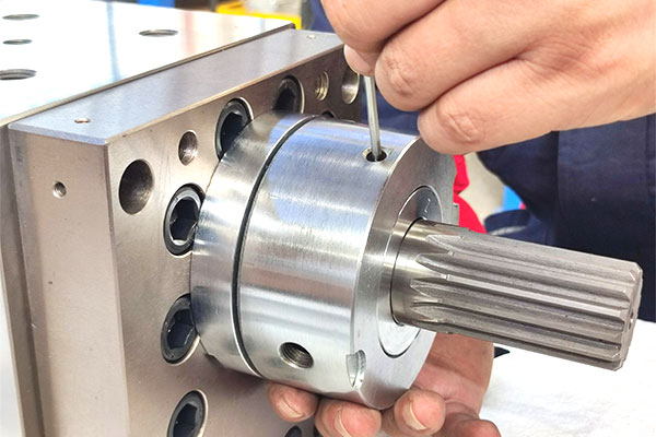 disassembly melt pump