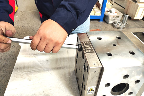 polymer melt pump