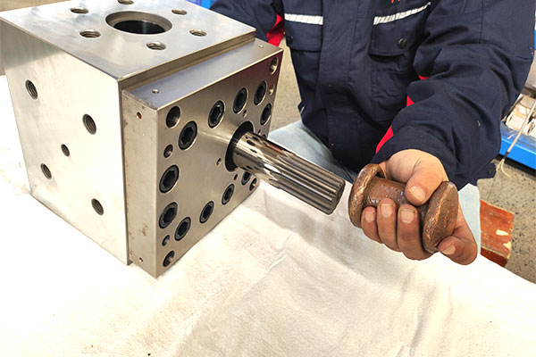 melt pump in extruder