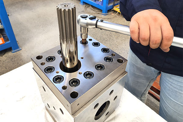 melt pump for extruder