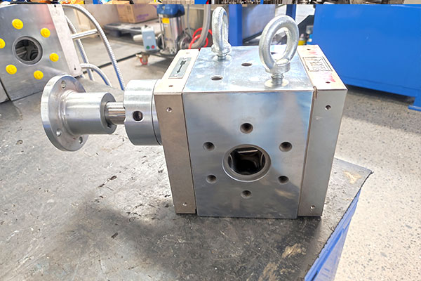 melt metering pump