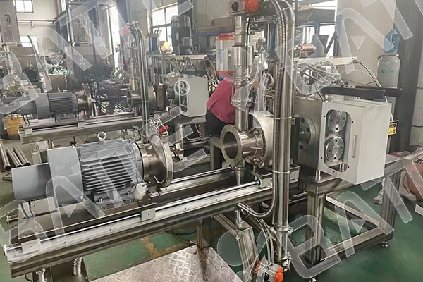 polymer melt pump in extruder