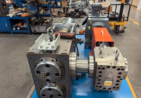 melt pump in extruder