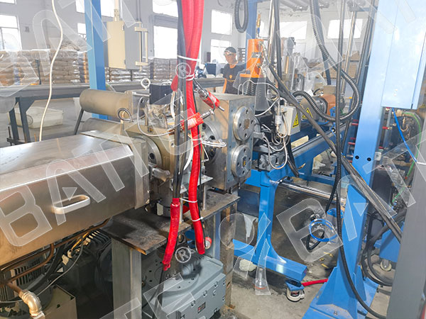 melt pump in extruder