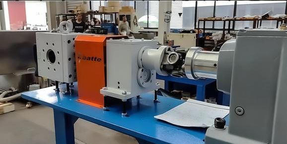 melt pump in extruder