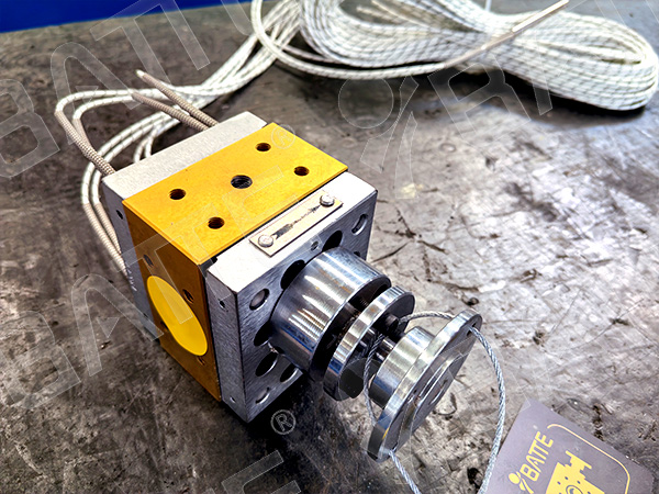 Polymer melt pump