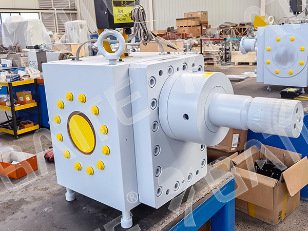 Polymer melt pump
