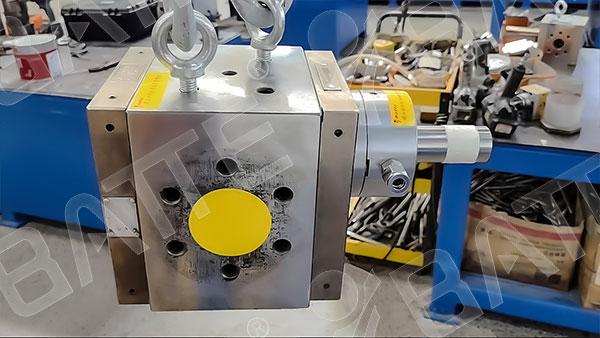 Polymer melt pump