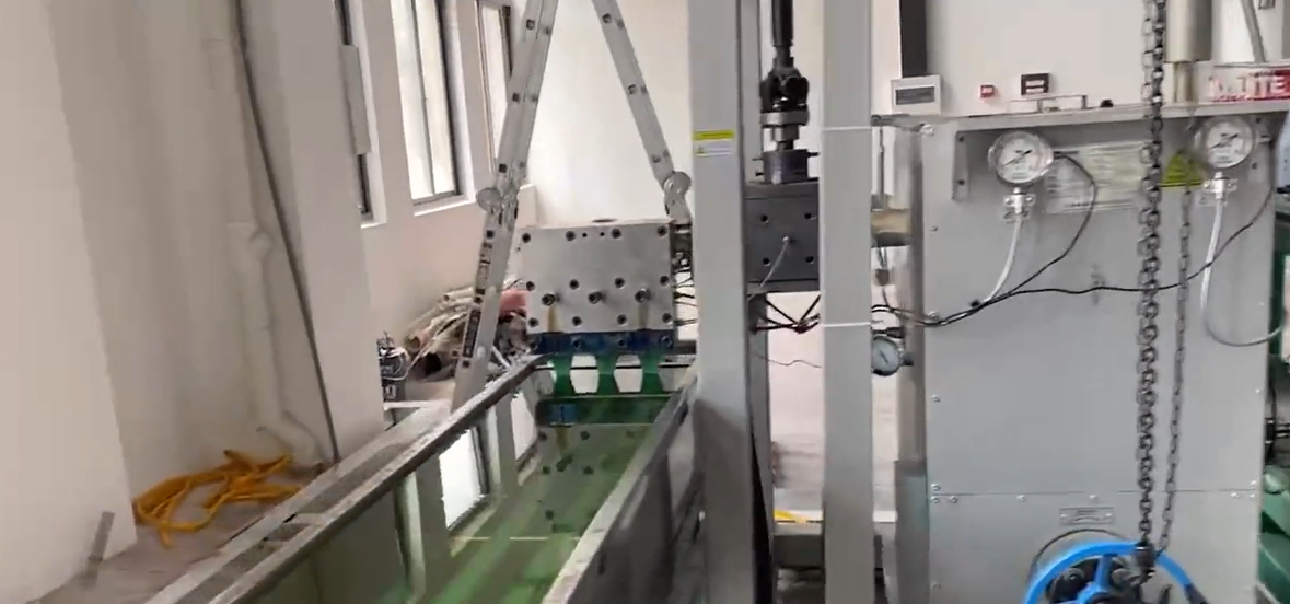 Polymer melt pump